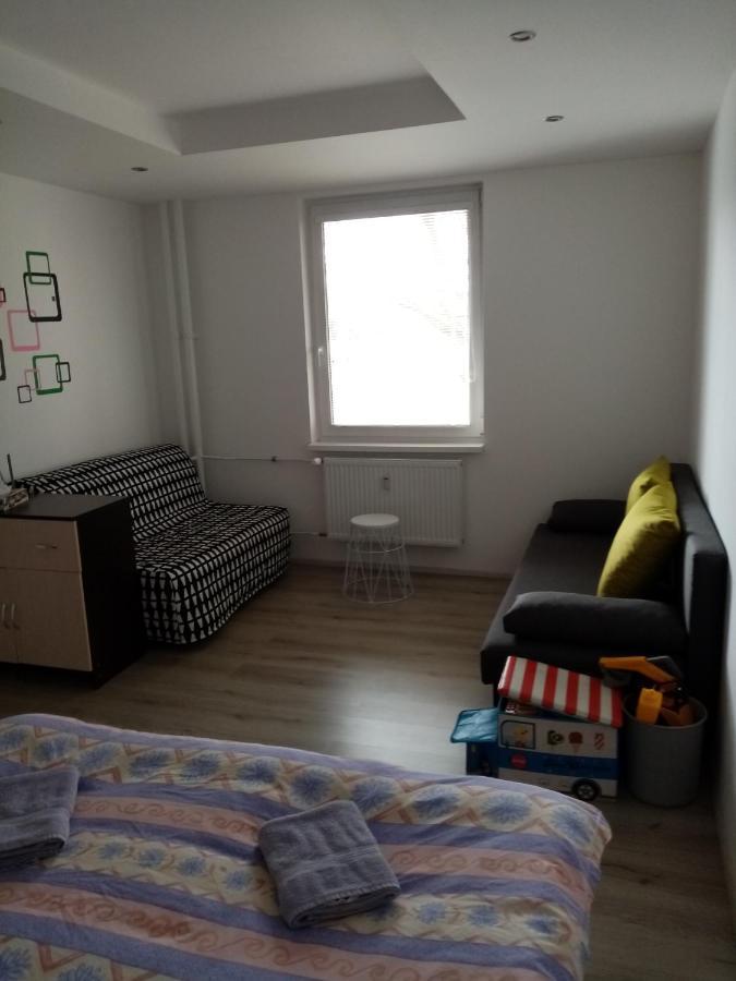 Apartman Aneta การ์โลวีวารี ภายนอก รูปภาพ