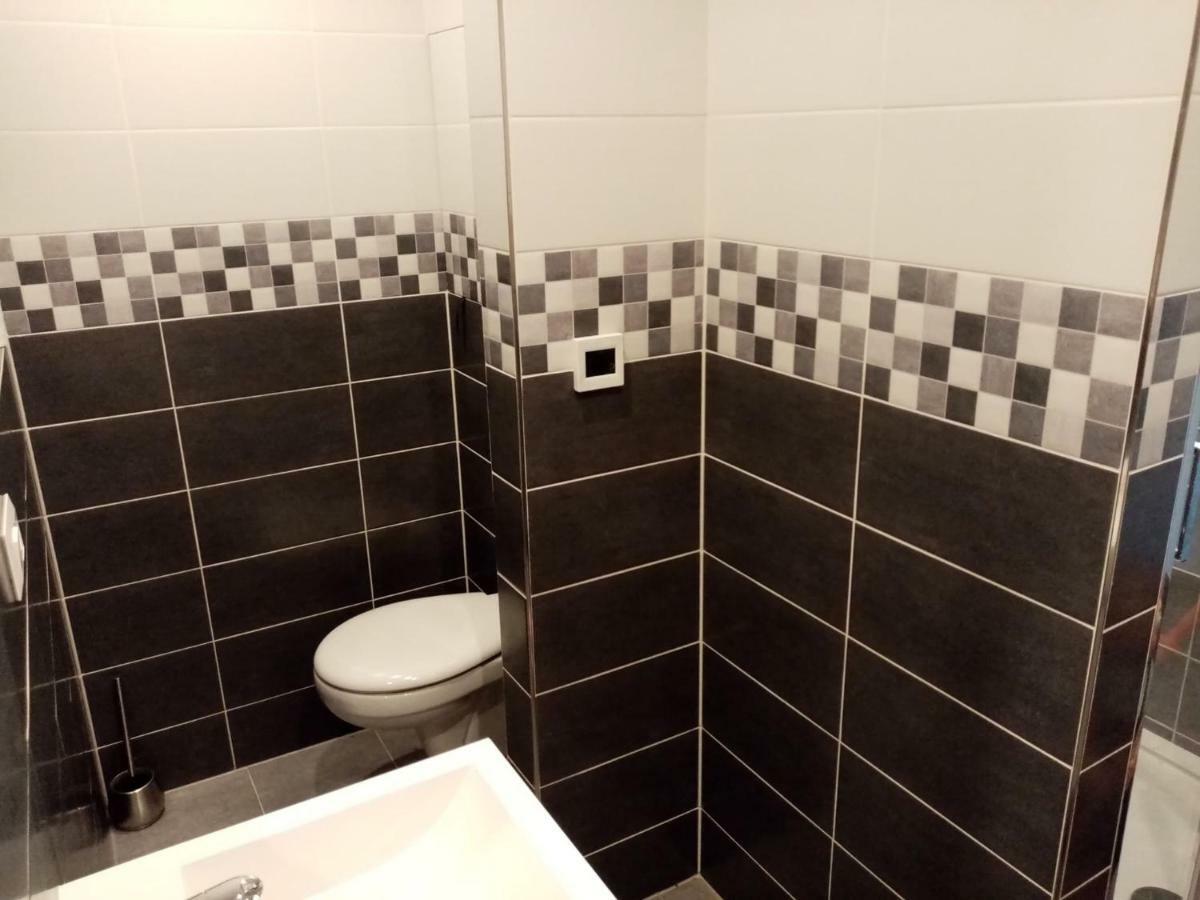 Apartman Aneta การ์โลวีวารี ภายนอก รูปภาพ