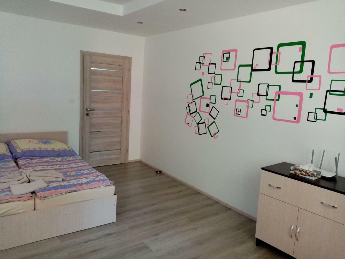 Apartman Aneta การ์โลวีวารี ภายนอก รูปภาพ